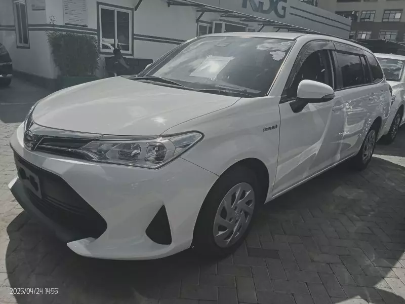 Toyota Fielder hybrid    - 2018