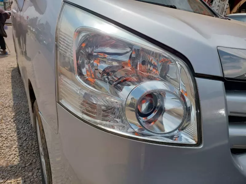 Toyota Noah   - 2008