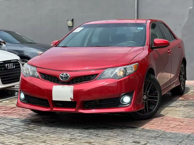 Toyota Camry   - 2013