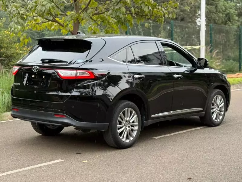 Toyota Harrier   - 2018