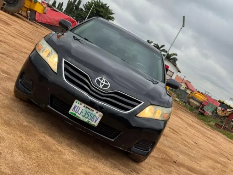 Toyota camry   - 2010
