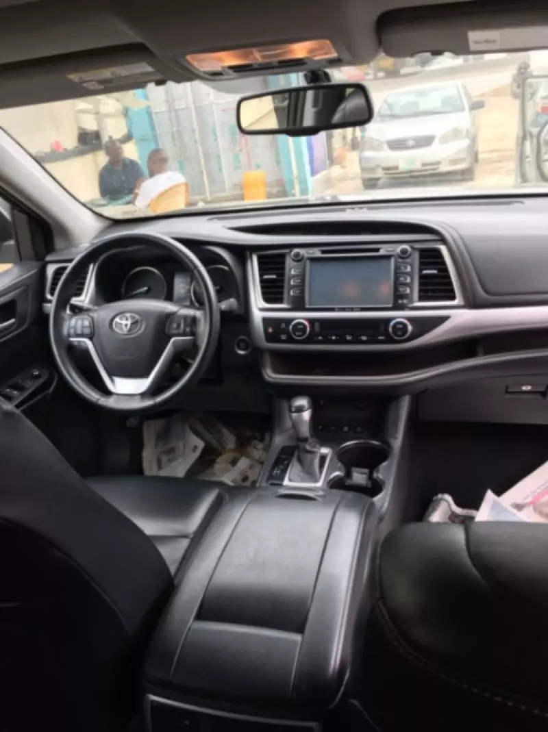 Toyota Highlander   - 2016