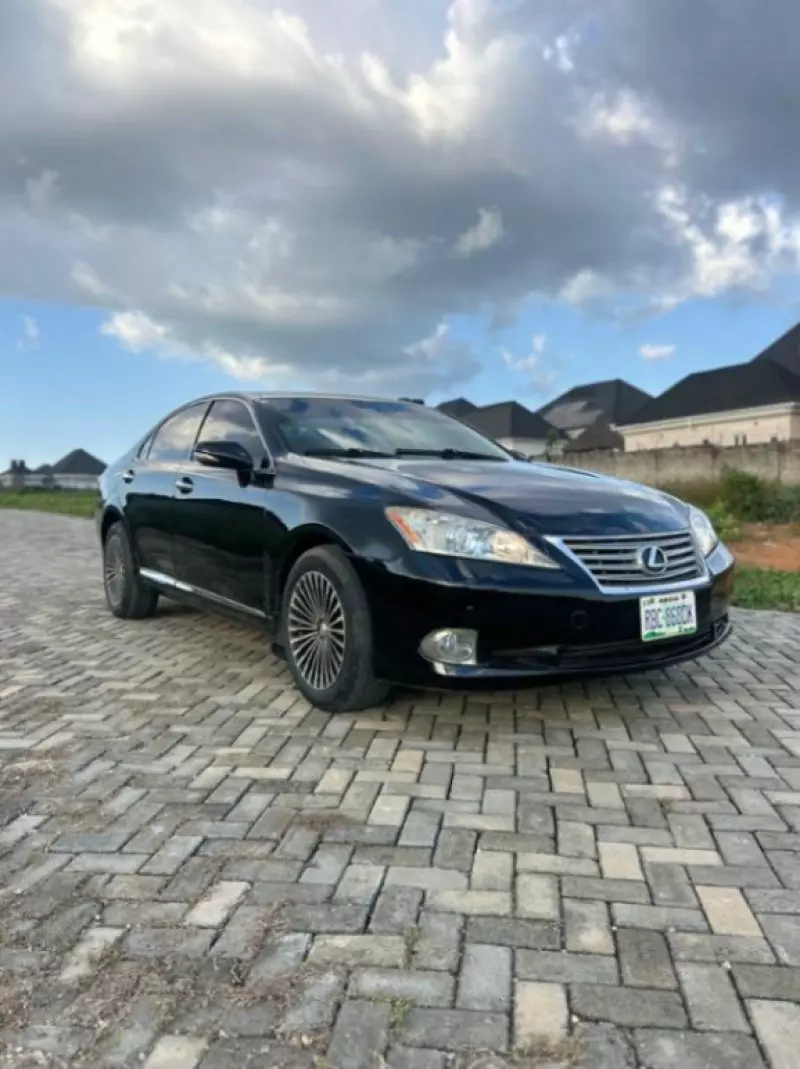 Lexus ES   - 2010