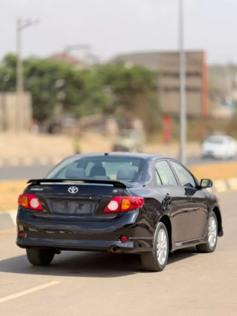 Toyota Corolla   - 2009