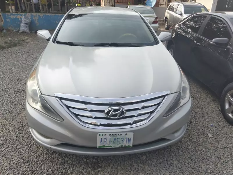 Hyundai Sonata   - 2011