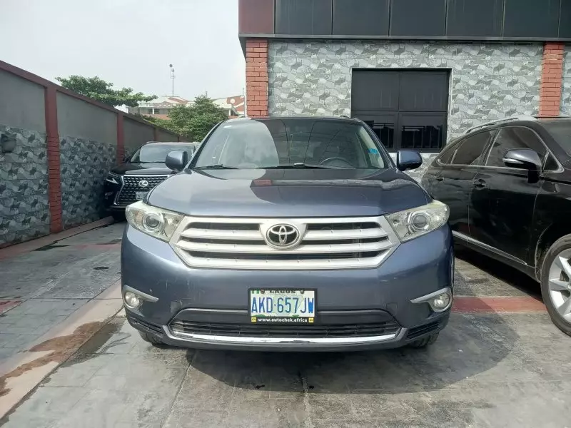 Toyota Highlander   - 2013