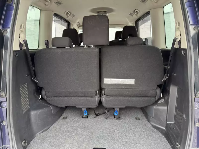 Nissan Serena   - 2017