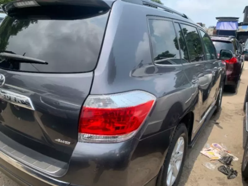Toyota Highlander   - 2012