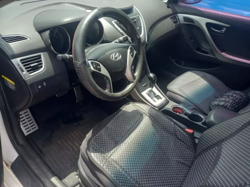 Hyundai Elantra   - 2013