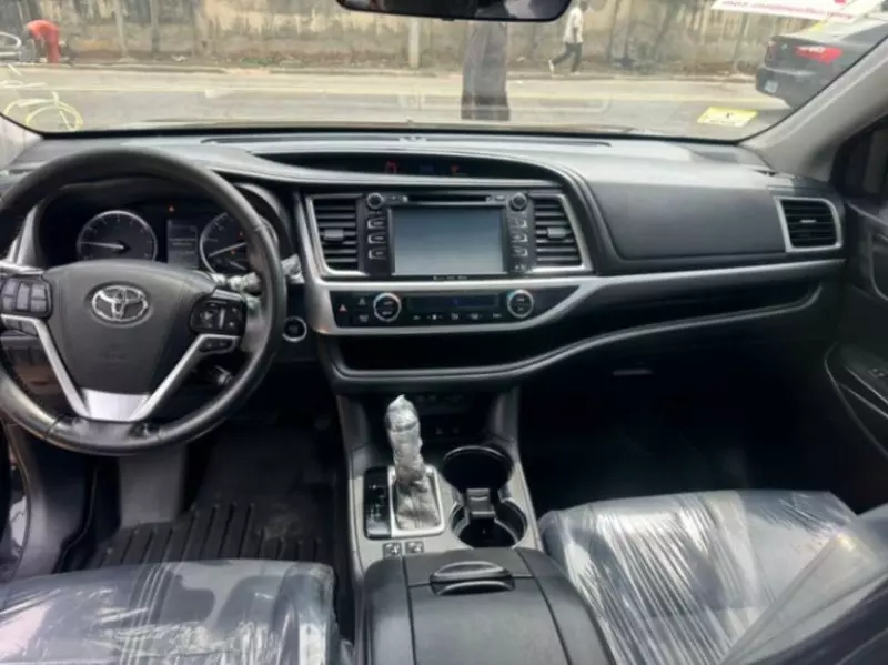 Toyota Highlander   - 2017