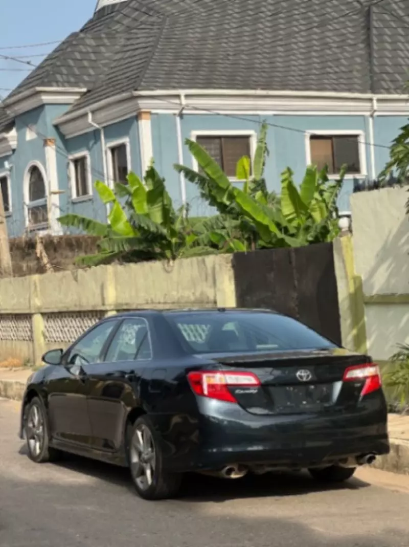 Toyota camry   - 2012