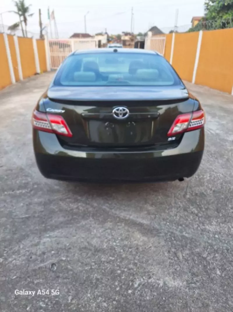Toyota Camry   - 2011