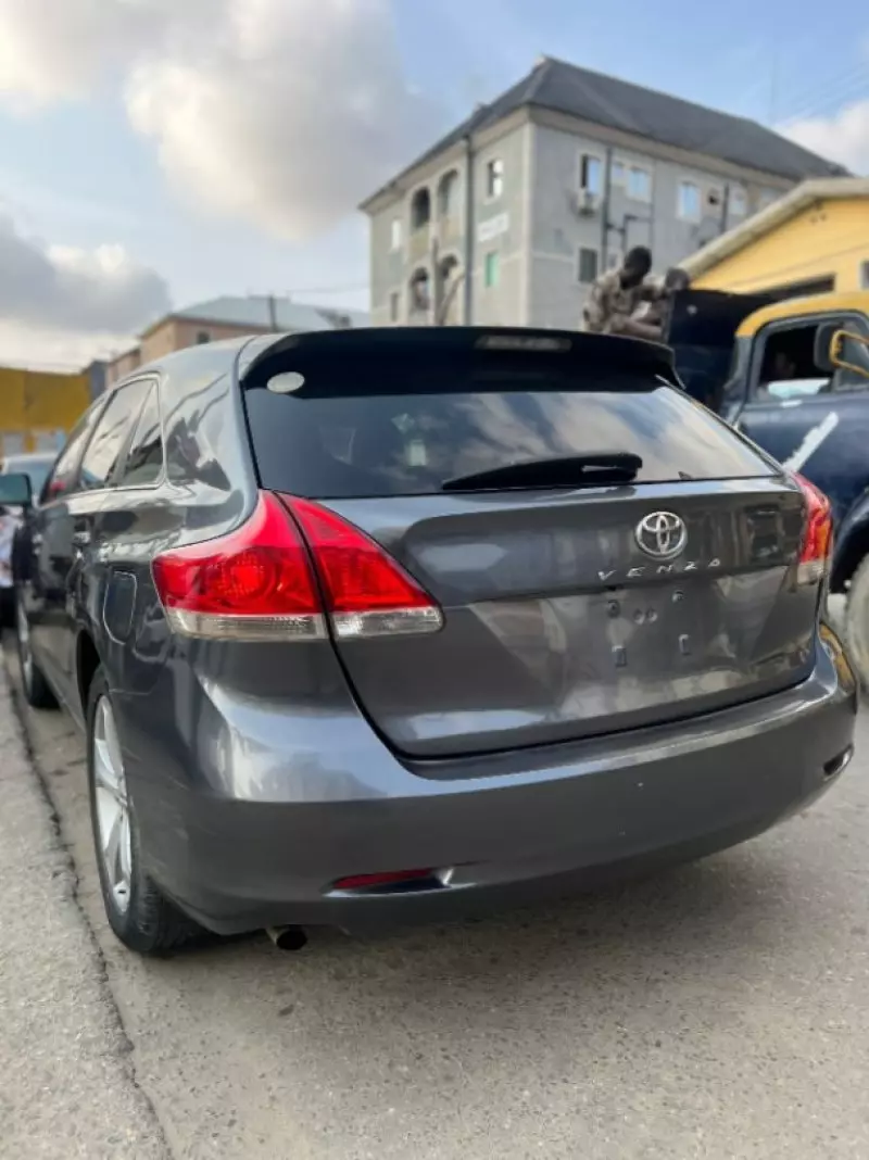 Toyota Venza   - 2010