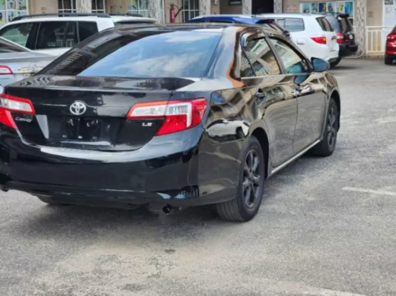 Toyota Camry   - 2012