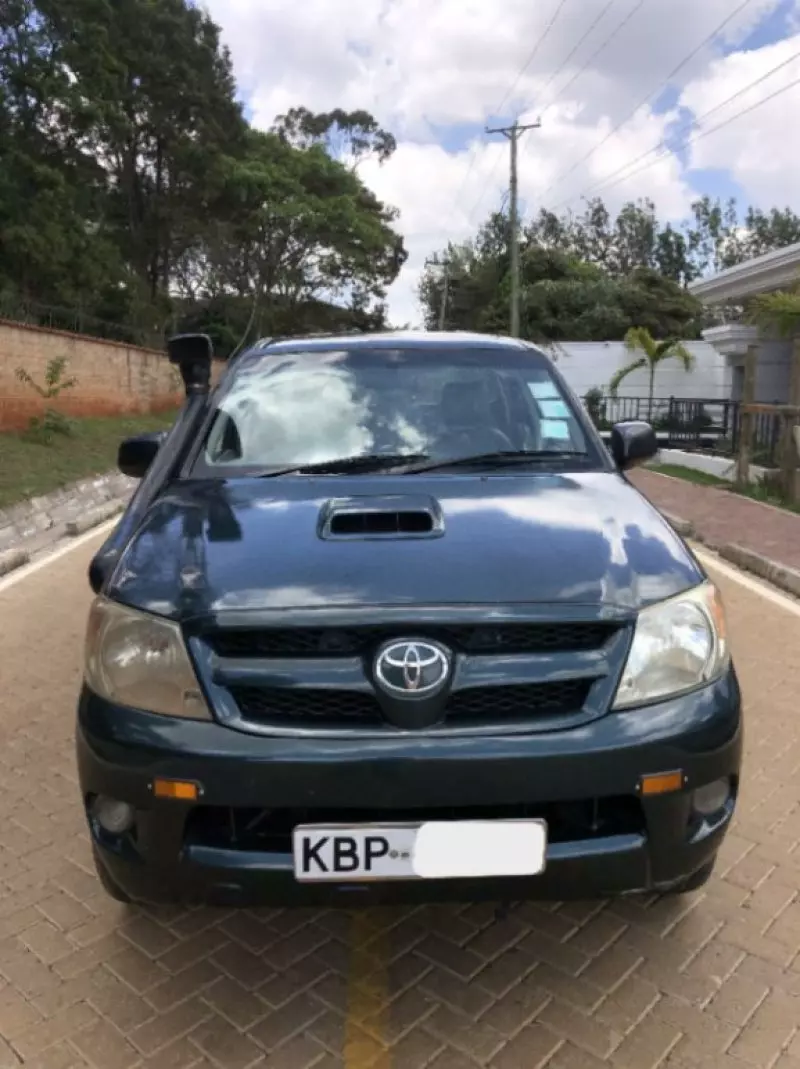 Toyota Hilux   - 2005