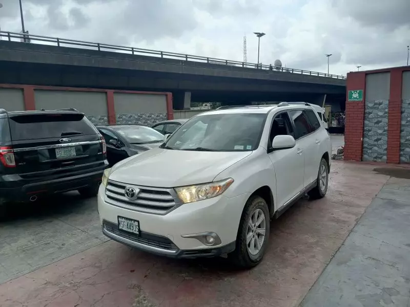 Toyota Highlander   - 2011
