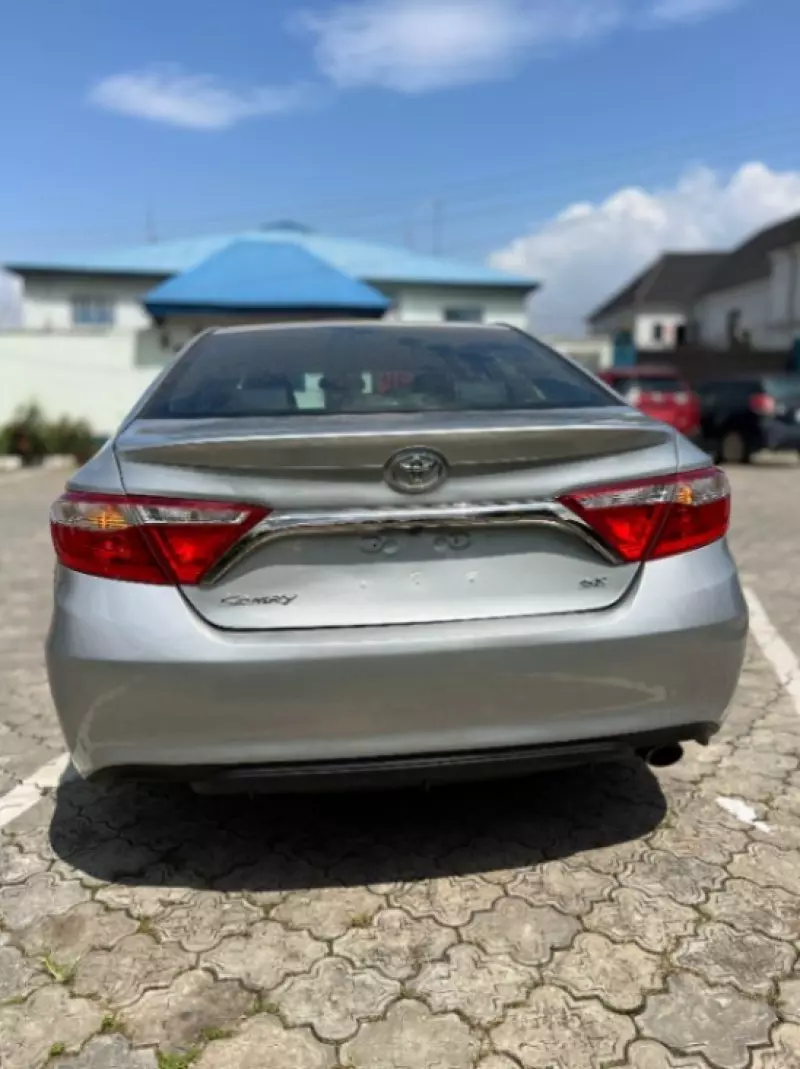 Toyota Camry   - 2016