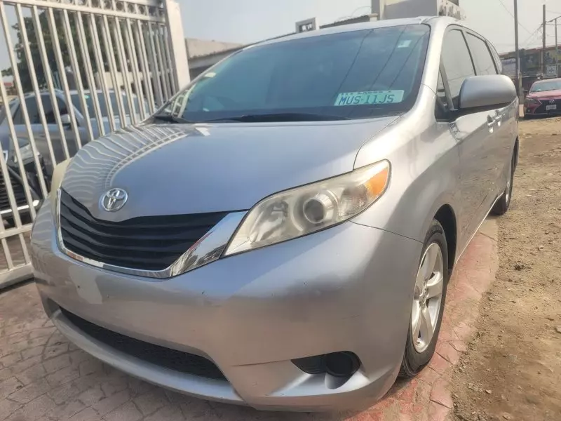 Toyota Sienna   - 2013