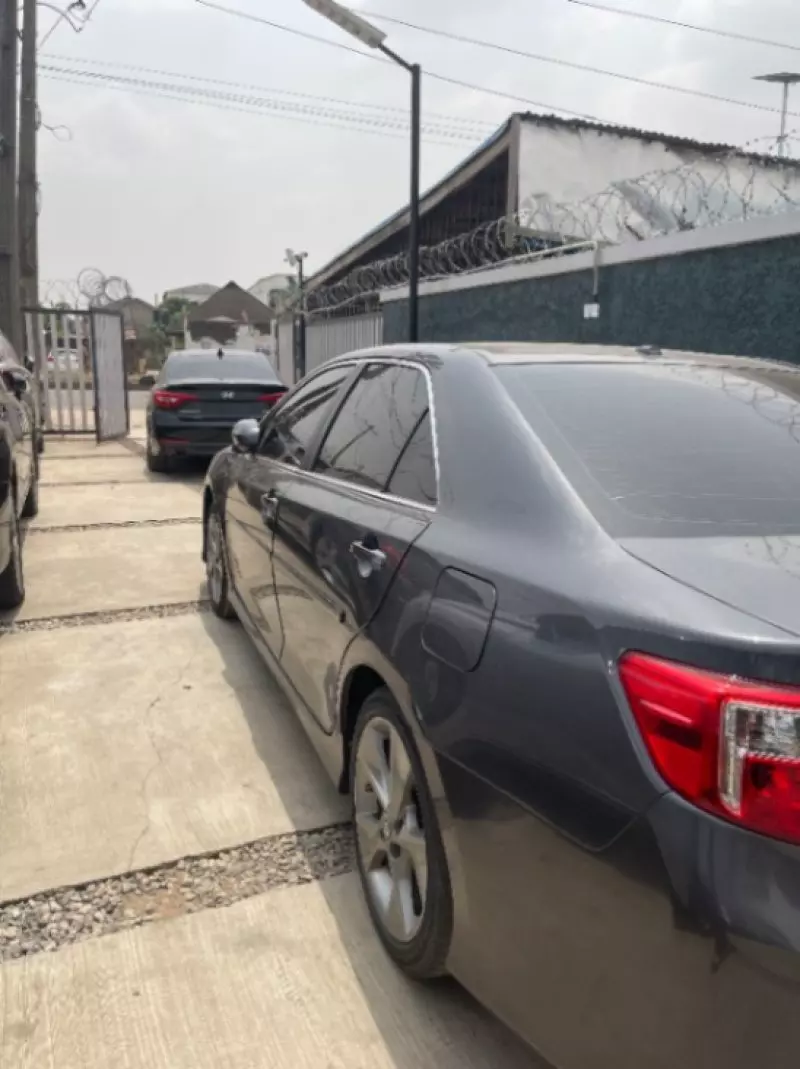 Toyota Camry   - 2012