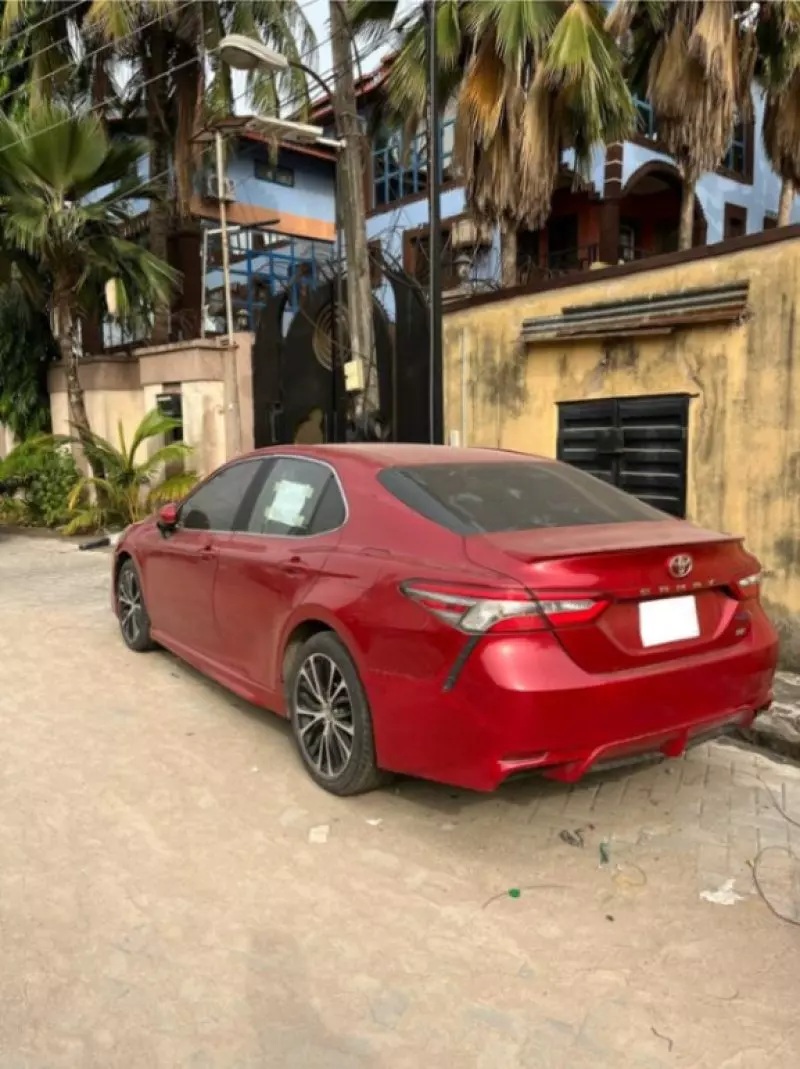 Toyota Camry   - 2018