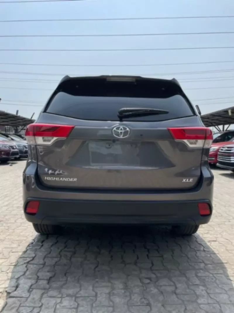 Toyota Highlander   - 2014