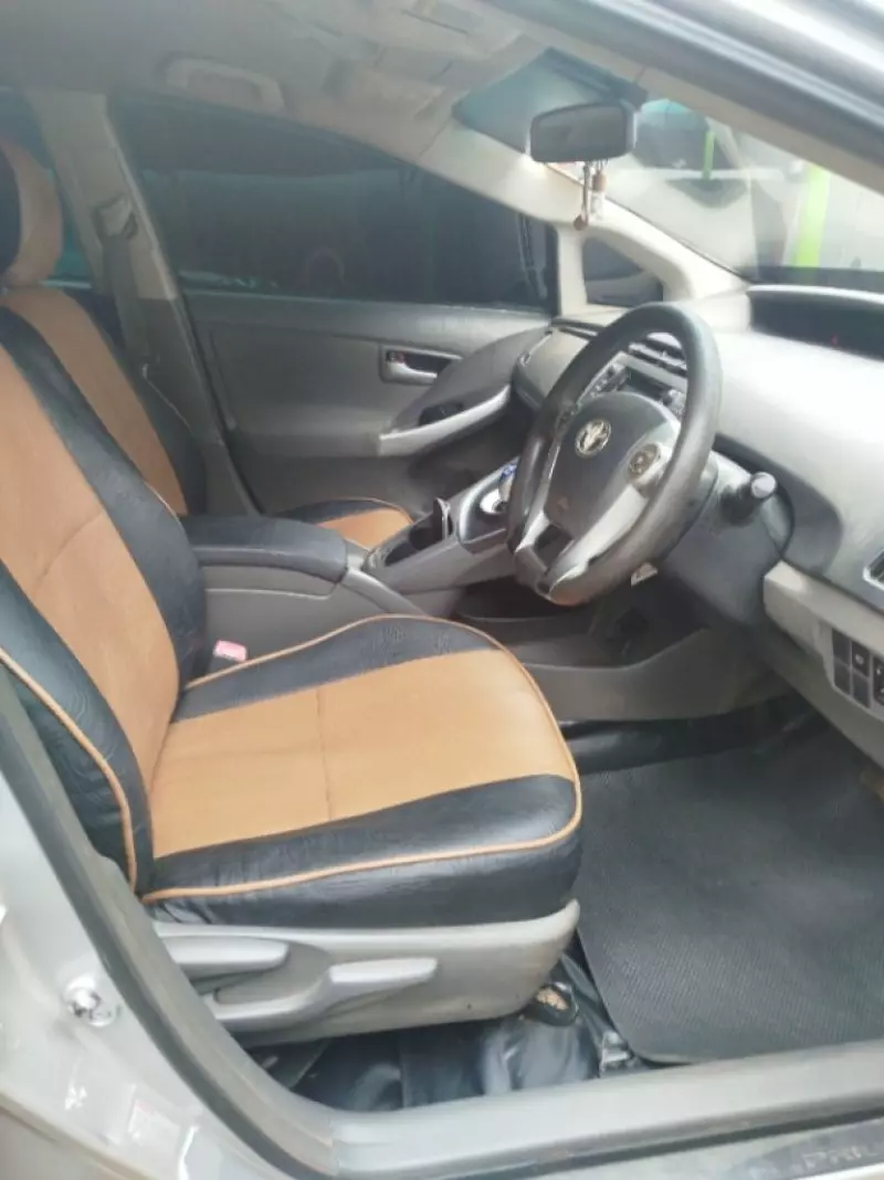 Toyota Prius   - 2012