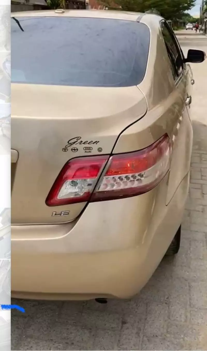 Toyota Camry   - 2010