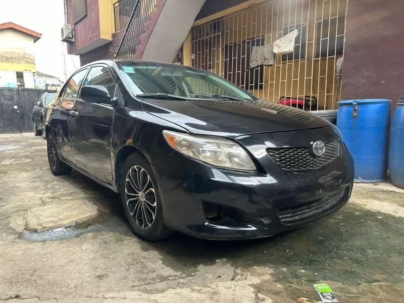 Toyota Corolla   - 2009