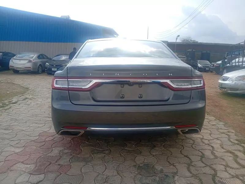 Lincoln Continental   - 2017