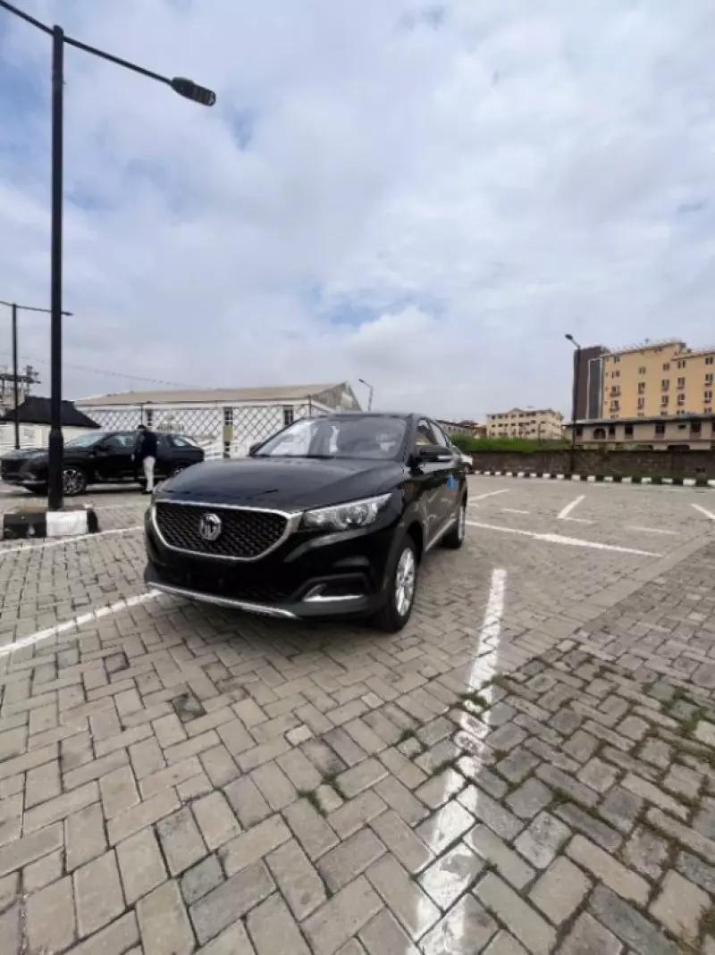 MG ZS   - 2025