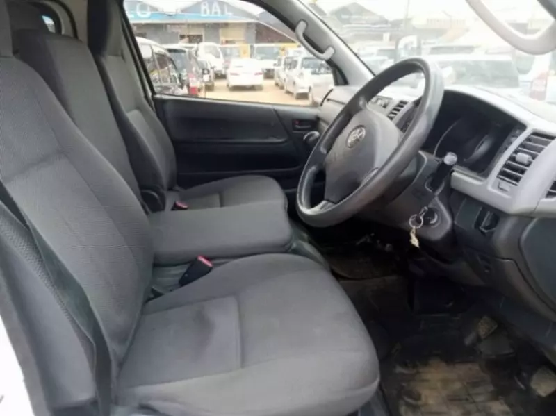 Toyota Hiace   - 2013