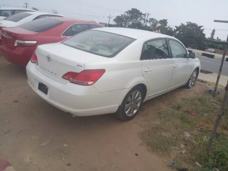 Toyota Avalon - 2005