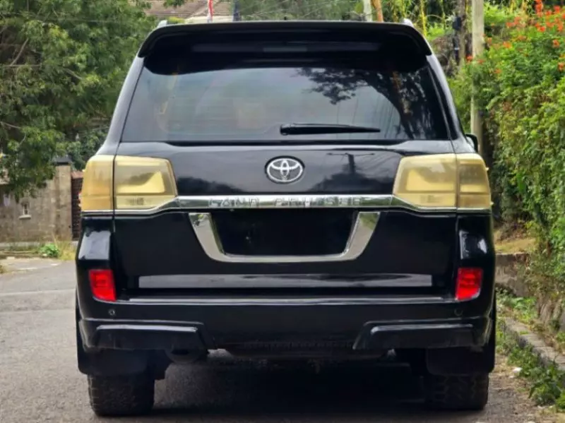 Toyota Landcruiser  V8   - 2008