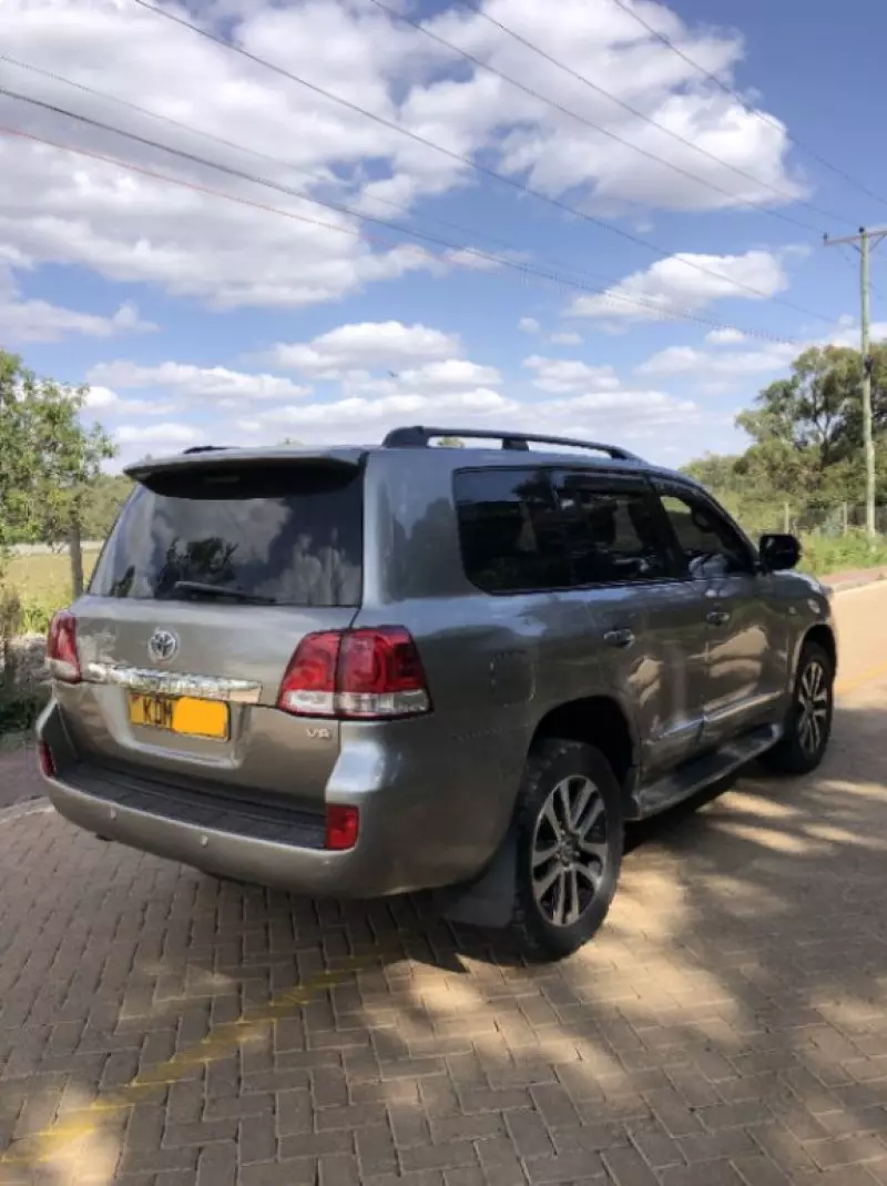 Toyota Landcruiser  V8   - 2010