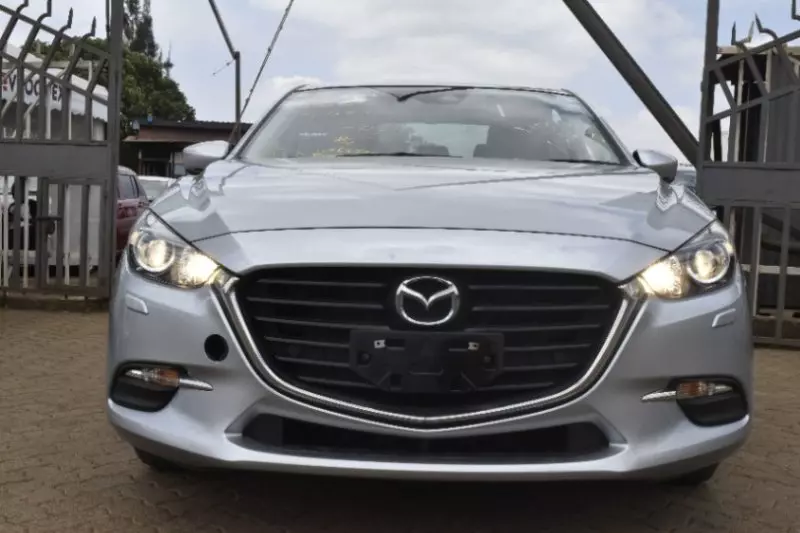 Mazda Axela    -