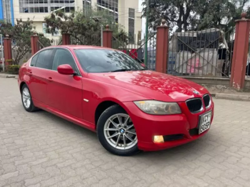 BMW 320i   - 2012