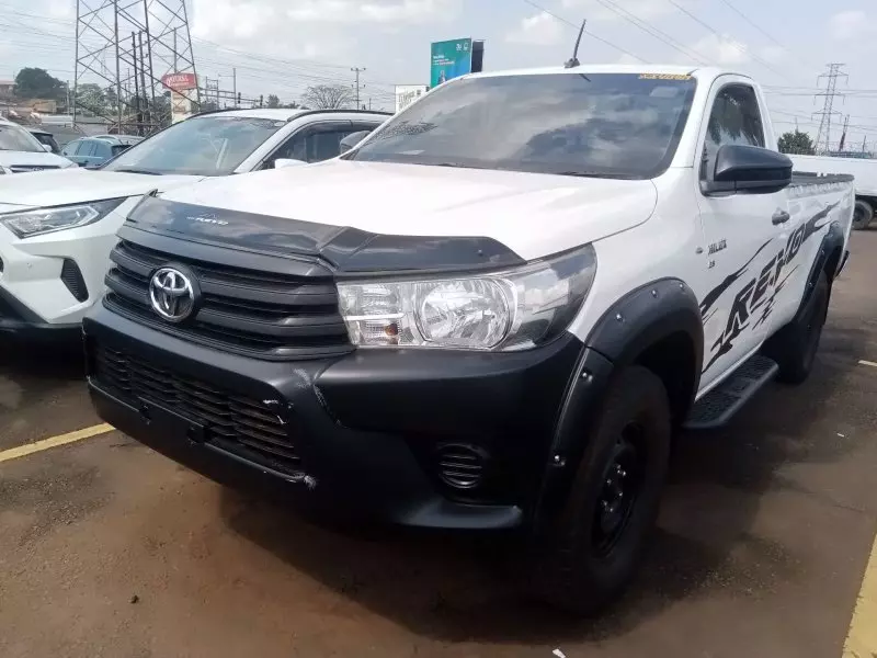 Toyota Hilux   - 2016