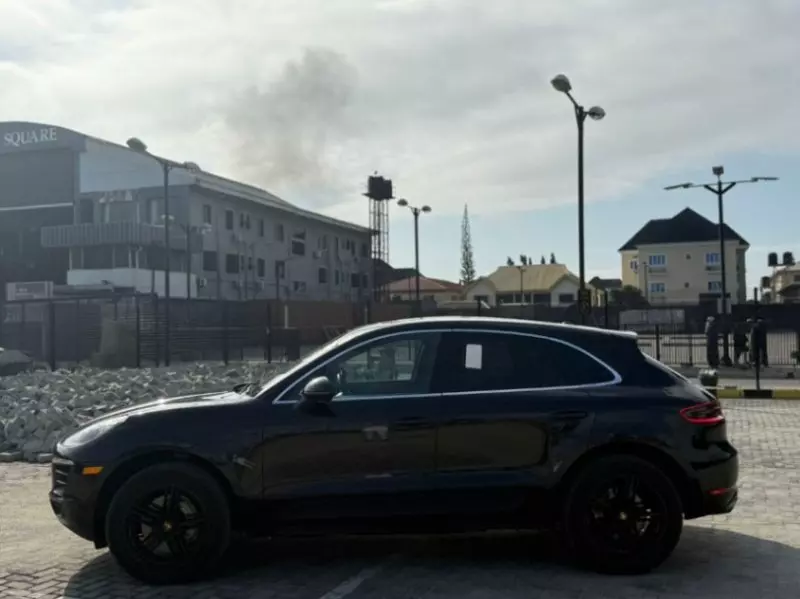 PORSCHE Macan - 2015