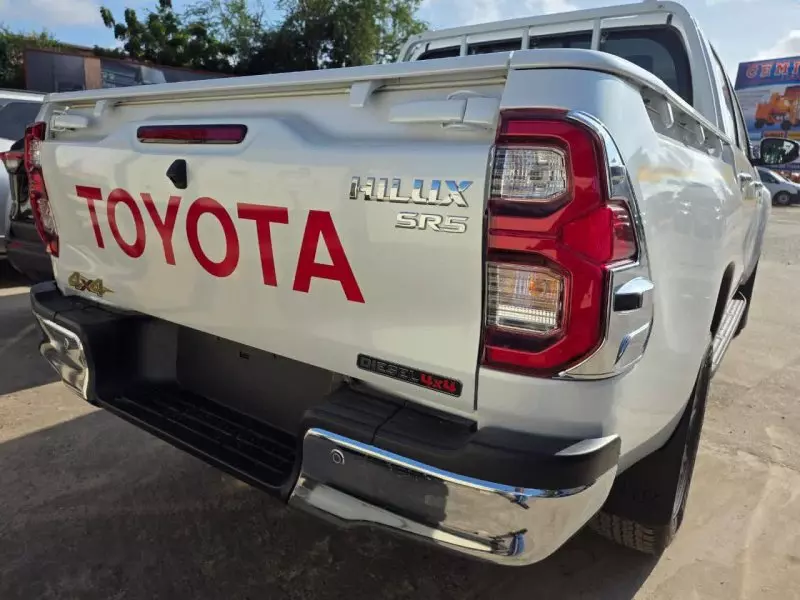 Toyota Hilux   - 2025
