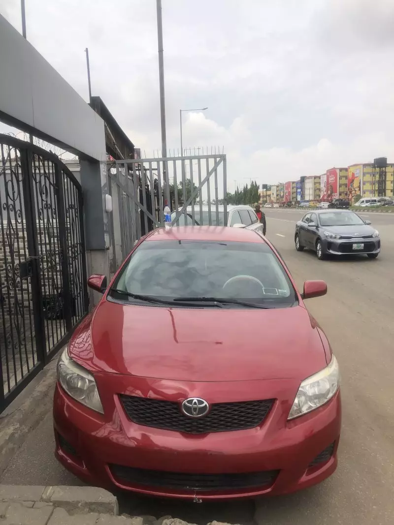 Toyota Corolla   - 2010