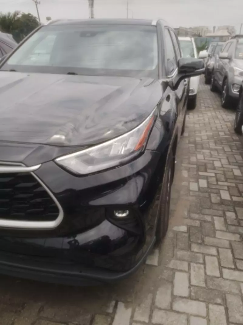 Toyota Highlander   - 2020
