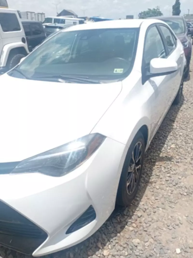 Toyota Camry   - 2019