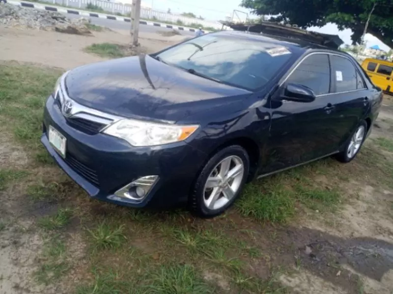 Toyota Camry   - 2012