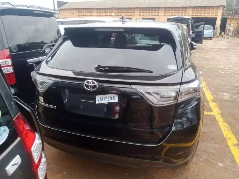 Toyota Harrier   - 2016