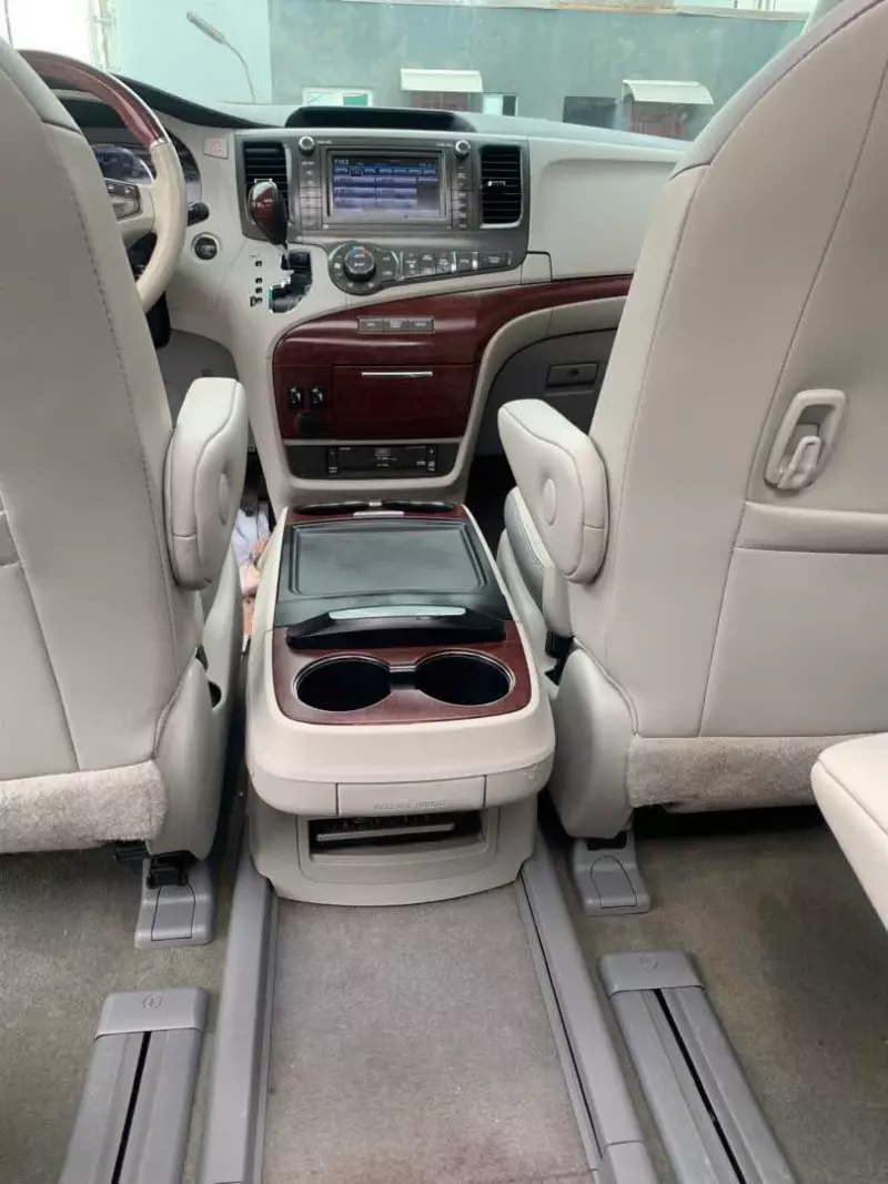 Toyota Sienna   - 2013
