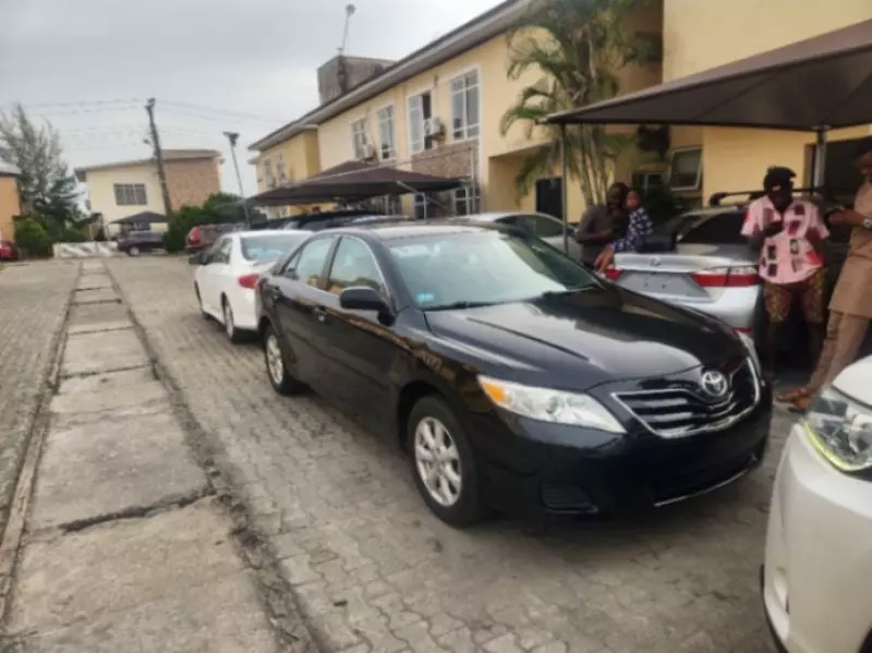 Toyota Camry   - 2011