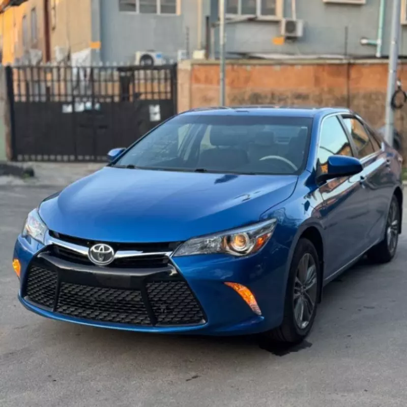 Toyota Camry   - 2016