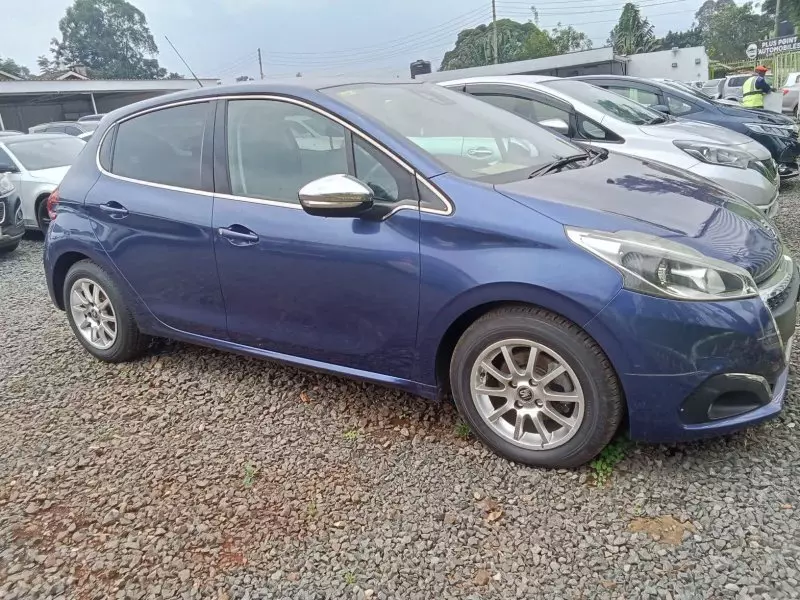 Peugeot 208   - 2016