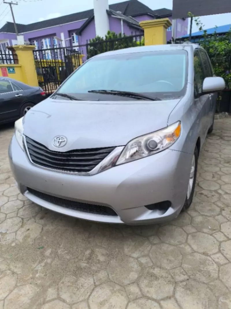 Toyota Sienna   - 2013