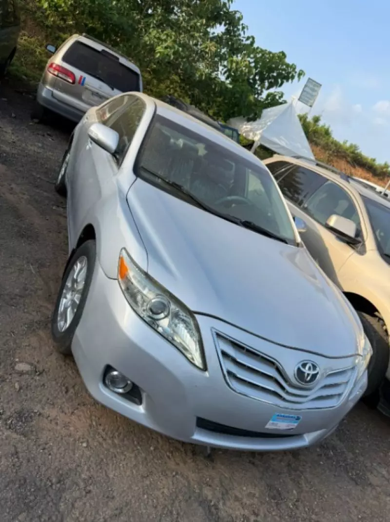 Toyota Camry   - 2011